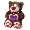 Ours brun en peluche avec coeur